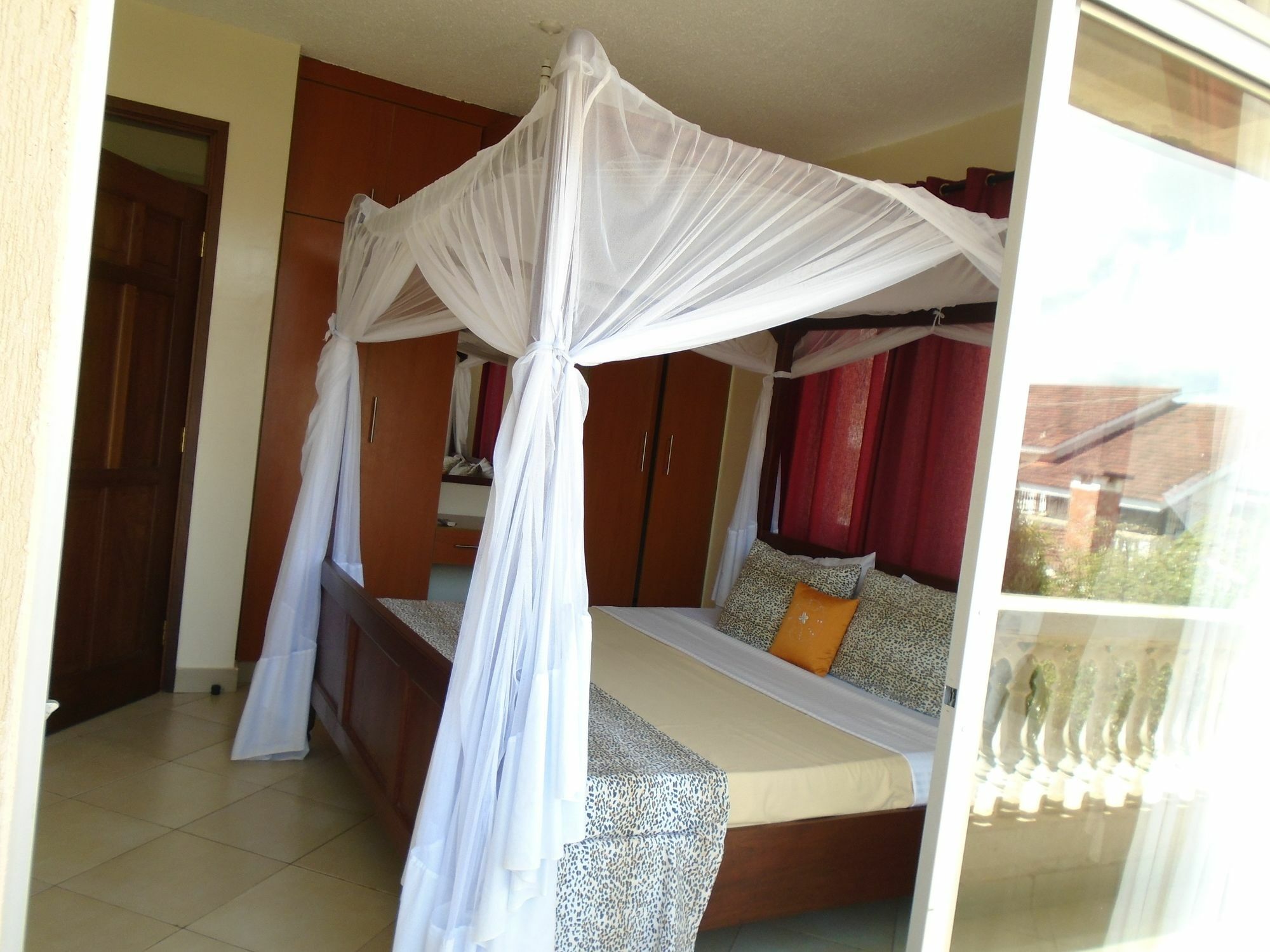Pawenzi Serviced Apartments Момбаса Экстерьер фото