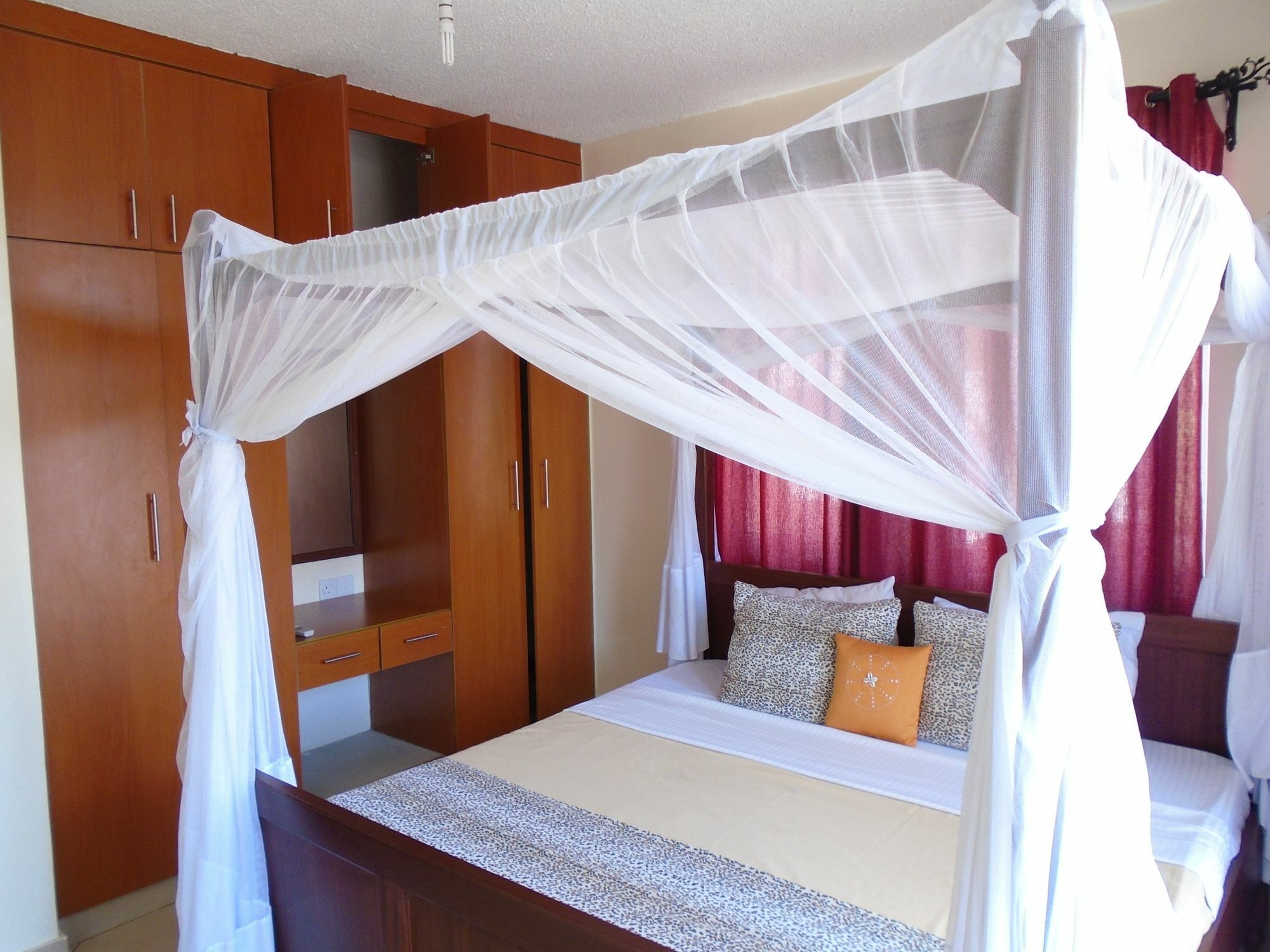 Pawenzi Serviced Apartments Момбаса Экстерьер фото